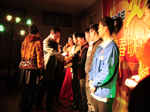 為優(yōu)秀員工頒獎